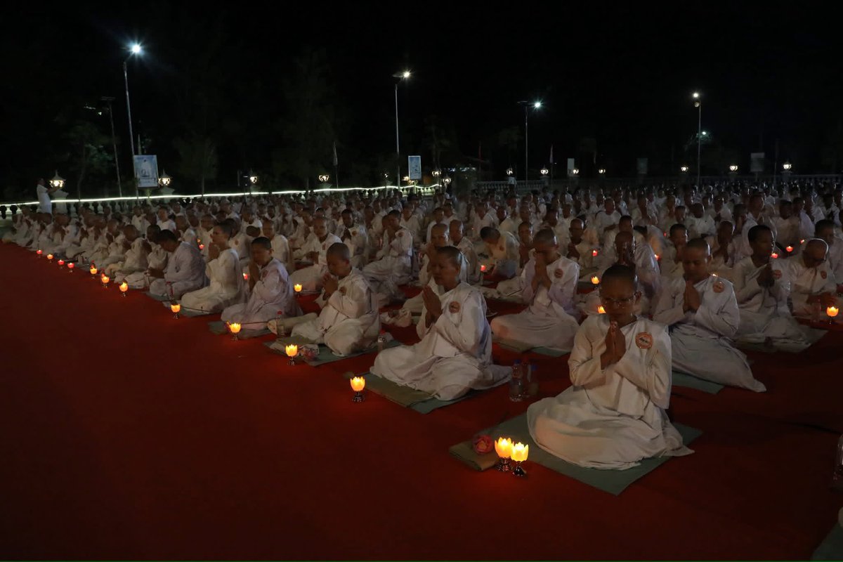 noansereiboth's tweet photo. Today, Cambodian monks and civilians across the country prayed for peace on National Peace Day amid the fragile ceasefire. https://t.co/YTbxOdSxms