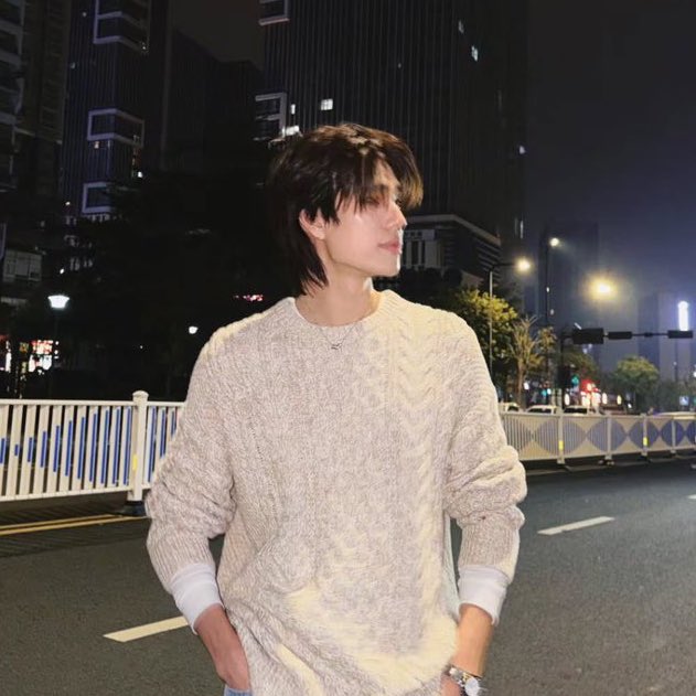 narawisya's tweet image. thai, 5’11, only child, actor &amp;amp; singer
majored in IC engineering, got 770/800 on SAT &amp;amp; 8.5 on IELTS, graduated from chulalongkorn university, speaks: thai, chinese, and fluent in english, plays guitar &amp;amp; piano, gamer &amp;amp; streamer, basketball player, and he’s phuwin tangsakyuen.