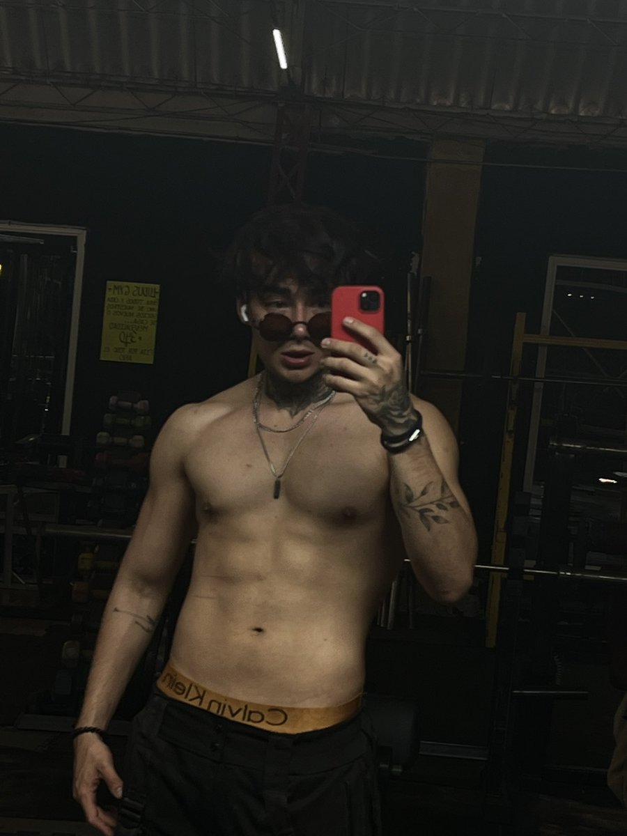 heysoylua's tweet image. Oigan ya vi que neta quieren los hacks para ponerse fitness este 2026 ¿nos habríamos un patreon para dar consejos de salud y hacer un verdadero cambio? Quien dice “yo”