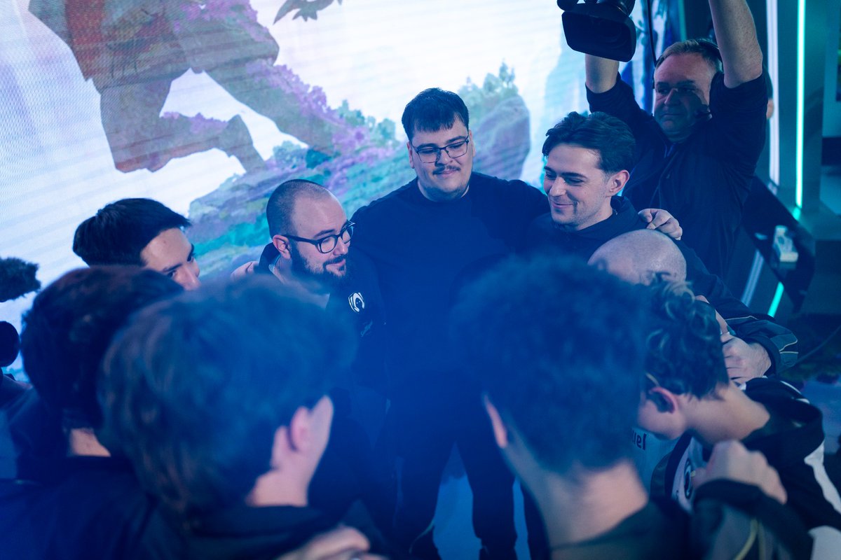 Iceflawlopon's tweet photo. Han sido 2 años increíbles en @TeamHeretics. 
Independientemente de los resultados, me quedo con lo mucho que he disfrutado y lo feliz que he sido aquí.

Tengo a mucha gente que me importa en el club, y doy las gracias de todo corazón por esta etapa🖤💛 https://t.co/PhC9QkBMyE