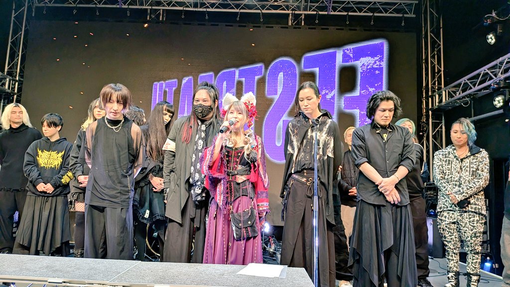 euSawyJoX2RTTGL's tweet photo. 夏以来の久々keisandeathライブ!
FEST DEATH最高に楽しかった✨️
参加されていたアーティスト様の
演奏も素晴らしかったし
最後のXELESIAHの皇様との
サプライズコラボも
凄く楽しめました👏👍️✨️
次回のライブが待ち遠し過ぎます🎸❤️🔥
#keisandeath
#FESTDEATH https://t.co/lndM6yz3Ao