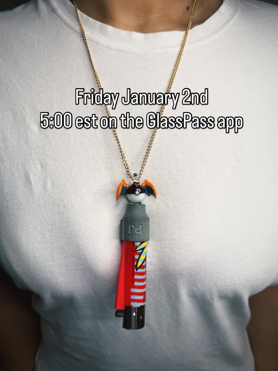 PackerJawn's tweet image. This Friday January 2nd 5:00 est 
DeMatteo art pokeball drop on @theglasspass app 

If you use a long chain you can easily smoke a burrr or light a #doink 

#pokemon #glassart #heady #charizard #420friendly #accessories