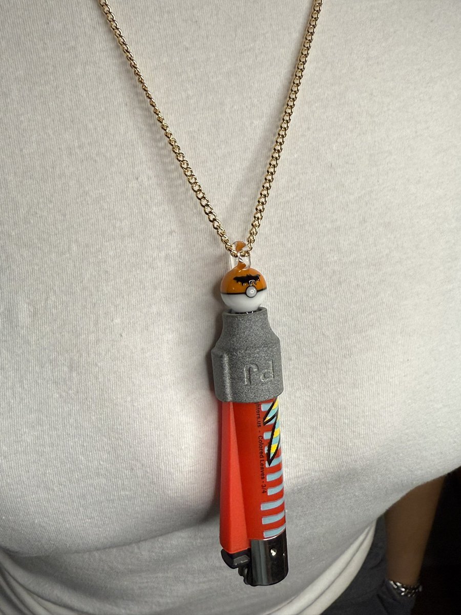 PackerJawn's tweet image. This Friday January 2nd 5:00 est 
DeMatteo art pokeball drop on @theglasspass app 

If you use a long chain you can easily smoke a burrr or light a #doink 

#pokemon #glassart #heady #charizard #420friendly #accessories