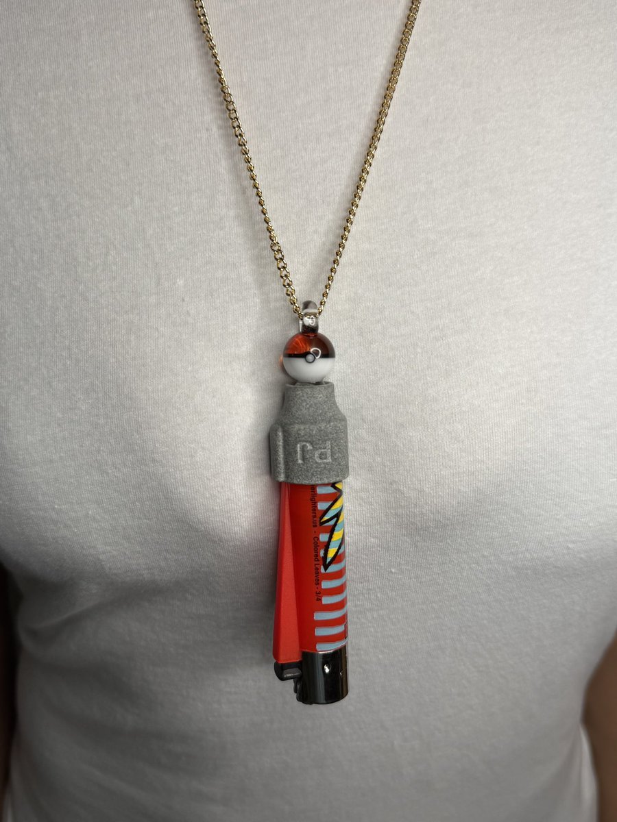 PackerJawn's tweet image. This Friday January 2nd 5:00 est 
DeMatteo art pokeball drop on @theglasspass app 

If you use a long chain you can easily smoke a burrr or light a #doink 

#pokemon #glassart #heady #charizard #420friendly #accessories