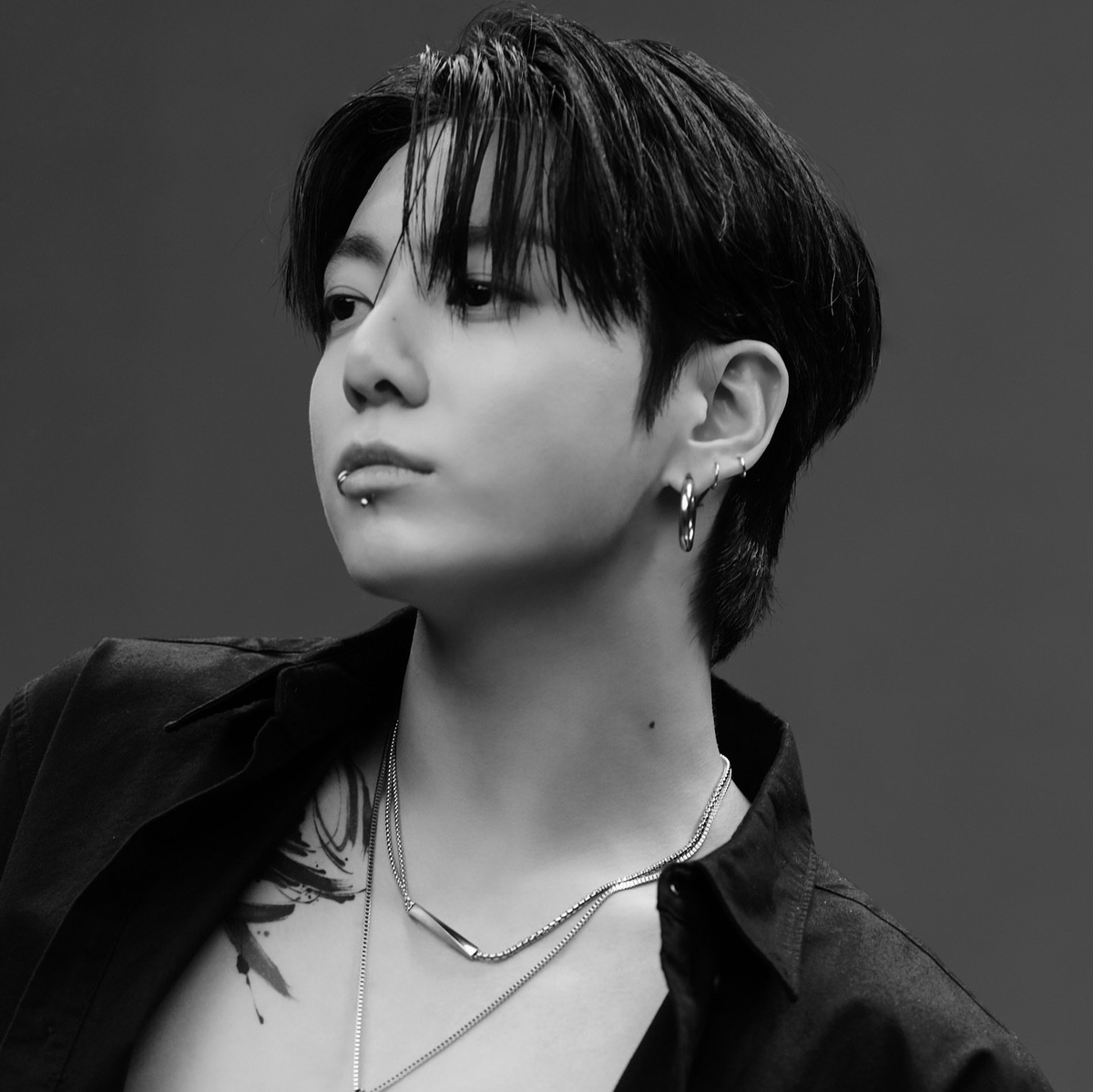 PopStats07's tweet photo. “GOLDEN” by Jung Kook was the Most streamed album by male K-pop Soloist on Spotify yesterday, with 4.24 M streams. https://t.co/88JLymj5nX