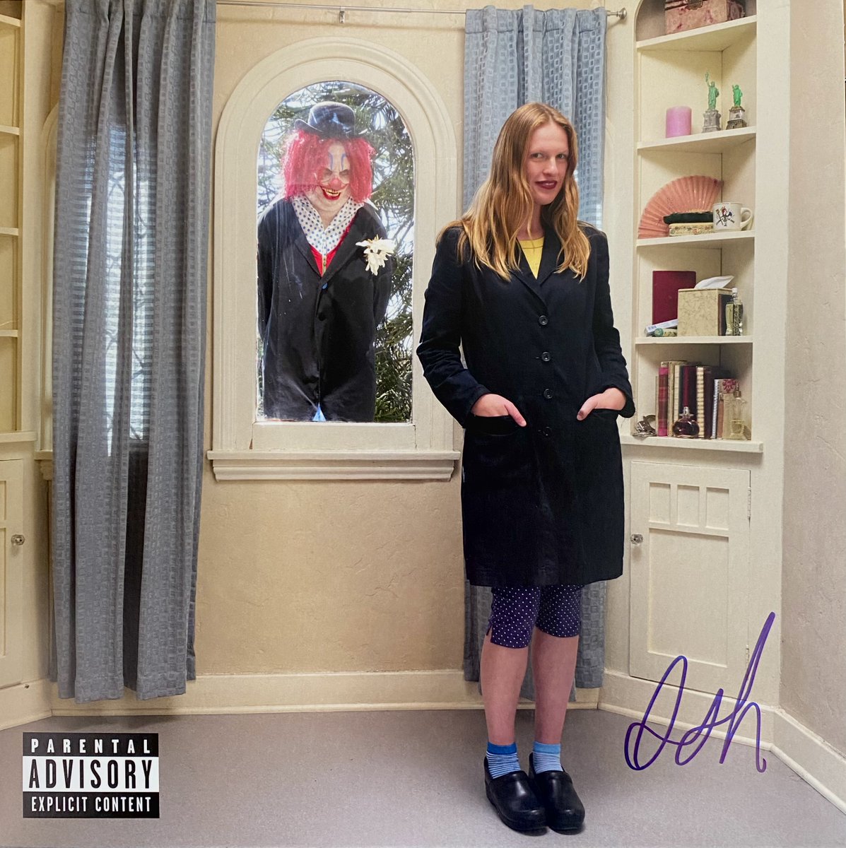 AUDREY HOBERT!
Autographs and Music!!

Got a handful of vinyl copies of 'Who's The Clown?' signed backstage when she was in town at The Sinclair a couple weeks back. Thanks, <a href="/audreyhobert1/">Audrey Hobert</a>!

newburycomics.com/products/whos-…