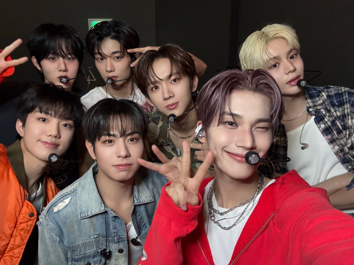 2025-2026 EVNNE FANMEETING [OUR EVNNEing] 💛💚🩵❤️🩷🤍💜 ENNVE