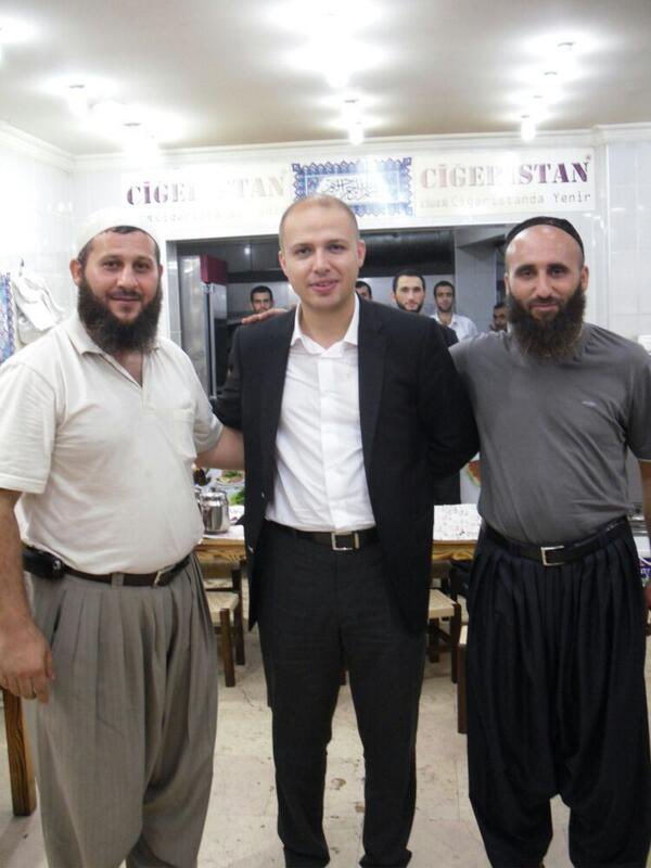 DÜN YEDIGIN HURMALAR BUGÜN SENI TIRMALAR <a href="/RTErdogan/">Recep Tayyip Erdoğan</a> 
Bunun tek sebebi sensin
Bunları tüm dünya lanetlerken sen beslediğin destekledi ve milletin arasına su yükledin Kürtleri katlederken bile bunlara göz yumak destek verdin
#Yalova #Yalova #deaş