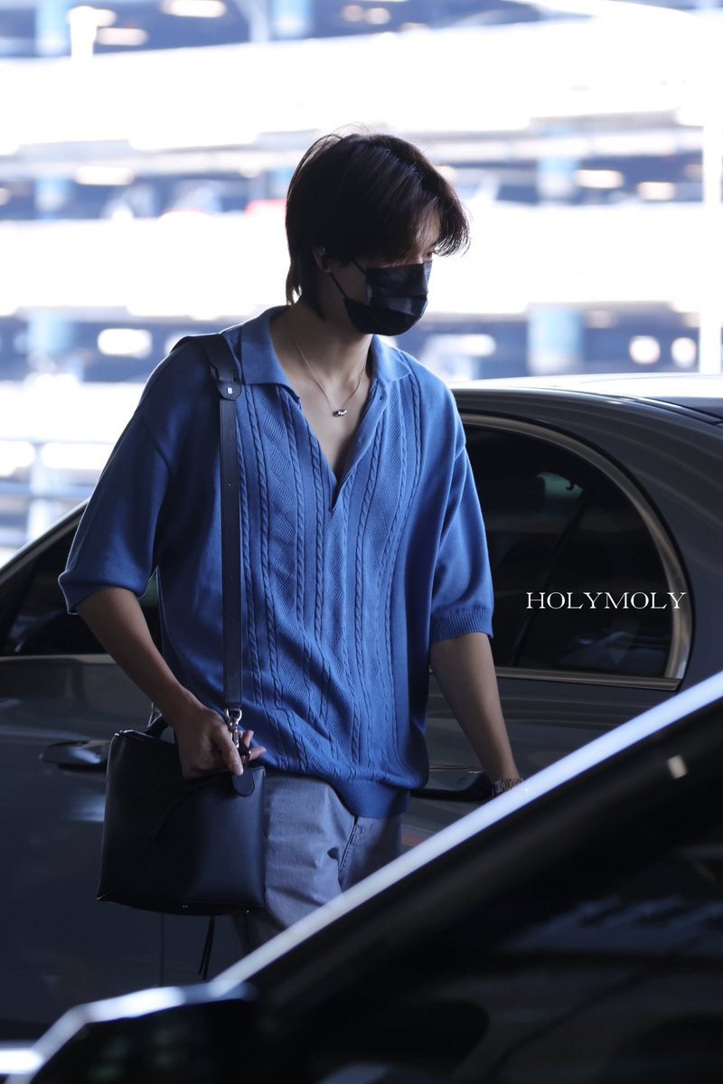 TangBloom_'s tweet image. Pls give me atleast thousand pics of him in this outfit 

@phuwintang #phuwintang