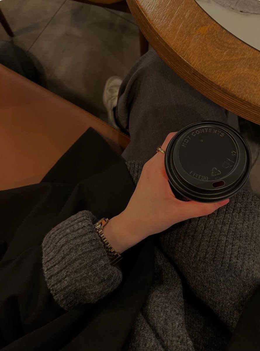 ٠

على  البال 

 وآخر لقى !

و عطرگ .. و كل التفاصيل 🎶🍃

#شوية_بـوح 😊
#مساء_الخيــــر