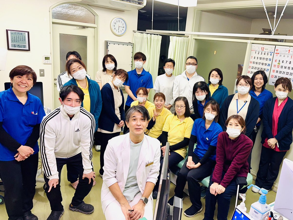 katoriseikei's tweet photo. 本日をもちまして、2025年の業務を納めさせていただきました。
日々の診療・リハビリ・ケアを通じて、多くのご縁をいただけたことに深く感謝いたします。
来年も変わらず、地域の皆さまに寄り添った医療と支援を続けてまいります。
#仕事納め2025
#整形外科
#訪問看護ステーション
#通所リハビリ https://t.co/1Bpdn0FZ3Z