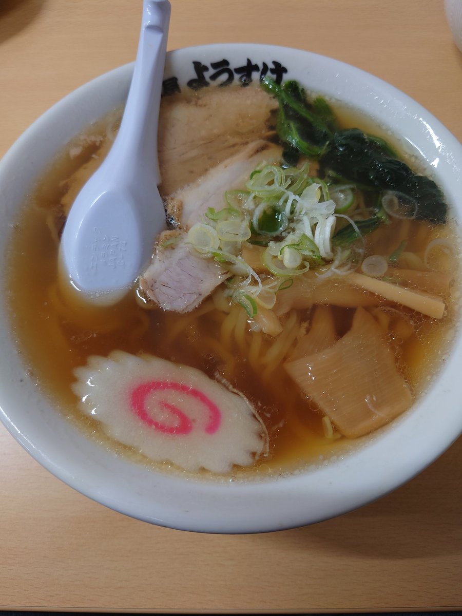 sukusukuLover's tweet photo. 麺屋ようすけ本店🍜
栃木県佐野市田島町🌟
佐野ラーメンの名店に初訪🔥
ラーメンとチャーシュー丼と餃子🍜
ラーメンはあっさりだけどコクがあるね💯スープ飲み干す🌟
チャーシュー丼はチャーシューがウマイから当たり前にウマイ💯
餃子はデカイ皮モチモチ💯
今年最後のラーメンは大満足💯 https://t.co/UzlotgfxVR