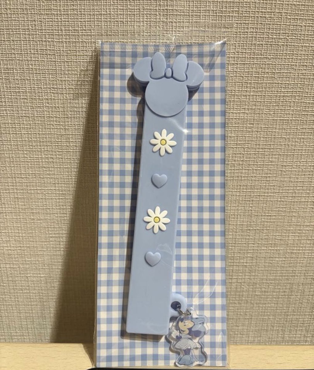 ha192877_lua's tweet photo. @ymui0620 ありがとうございます🙇🏻‍♀️
��ンライトポーチとメガネケースが希望なのですが、2：1ですと申し訳ないのであと1点私が持っているもので交換可能なものはありますでしょうか🥺 https://t.co/Xidt191Jau