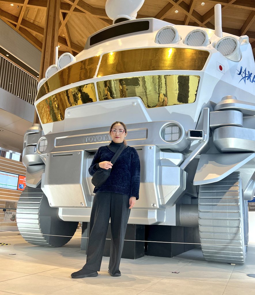 Sí, así de grande es el rover lunar que está desarrollando la JAXA y Toyota para el programa Artemis. 😳

#Artemis <a href="/JAXA_jp/">JAXA（宇宙航空研究開発機構）</a> <a href="/Toyota/">Toyota USA</a>
