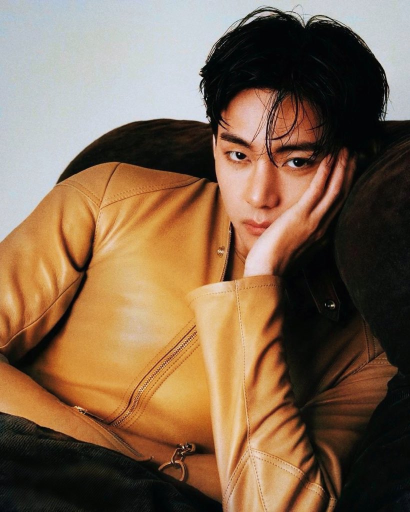 vote4kths's tweet image. Happy Birthday to our eternal muse, Kim Taehyung 🎂
Born to be loved, destined to shine! Thank you for filling our lives with music, warmth, and endless inspiration.

We’ll always walk with you.
May this new year return to you all the love you give to the world.

HAPPY TAEHYUNG…