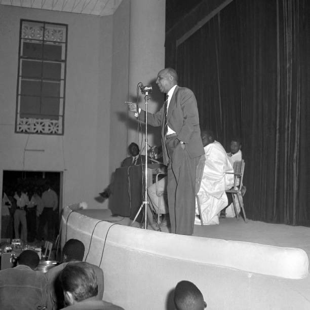Ce jour-là, le 29 décembre 1958

Les partisans de l'unité de l'Afrique de l'Ouest francophone se réunissaient à la Maison du Parti de Bamako pour l'ouverture de la conférence fédéraliste.

Modibo Keïta, leader de l'Union Soudanaise-Rassemblement Démocratique Africain (USRDA),