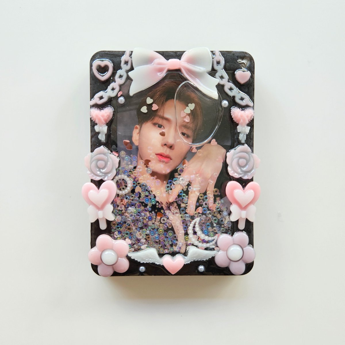 wforsaleee's tweet photo. ♡ตัวอย่างเฟรมเรซิ่น♡
เฟรมละ 330.- (มีโซ่ไข่ปลาให้)
shipping 15.-
สั่งทำได้ค่า💕
#ตลาดนัดENHYPEN #ตลาดนัดเฟรมการ์ด #เฟรมการ์ดเรซิ่น #ตลาดนัดnct #ตลาดนัดlesserafim #ตลาดนัดnewjeans #ตลาดนัดดมด https://t.co/4FfrPBSyG5