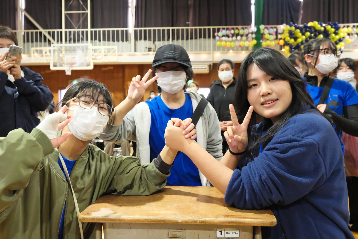 origami_vol's tweet photo. 【開催報告｜けやきフェスタ】
12月6日、習志野市立第四中学校にて「けやきフェスタ」を開催しました！

生徒たちが企画・運営・司会に挑戦し、
特技発表、吹奏楽、腕相撲大会、模擬店、
そしてフィナーレはスカイランタンで締めくくりました🪄

地域と若者がつながる“青春共創フェス”となりました。 https://t.co/l2QjOL9jzn
