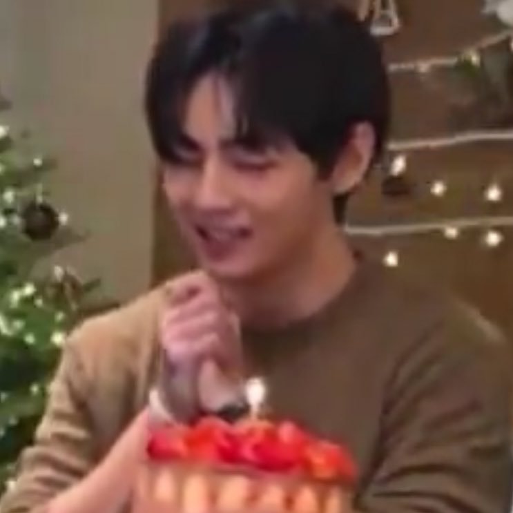 KIMTAEHYUNGBAR_'s tweet photo. leave your best wishes and rt

#HappyBirthdayTaehyung
#TaeOurWinterComfort
#TaehyungOurPurpleLight https://t.co/iKbktq9jiF