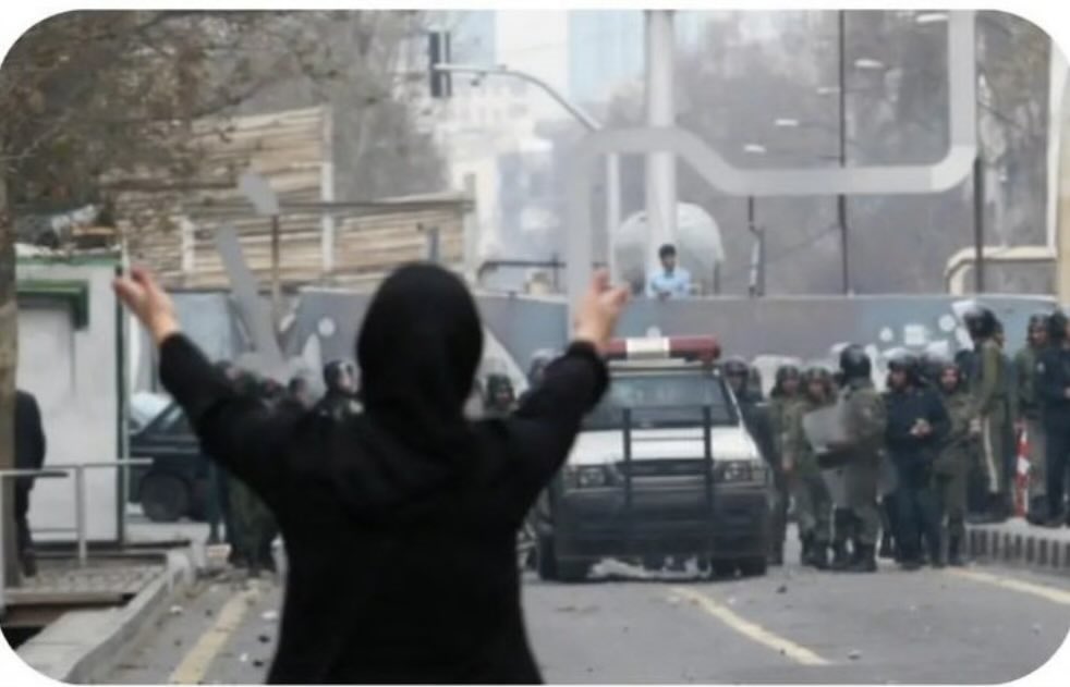 این عکس هم رفت تو صفحه‌های تاریخ