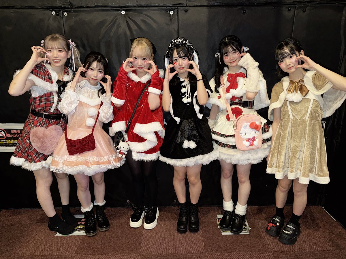 nextosaka_idol's tweet photo. 定期公演お越しくださりありがとうございました！！！

ちょっと遅れたクリスマス衣装とクリスマスプレゼントはどうでしたか？🎅🤍
初の2曲披露沢山盛り上がってくれて嬉しかったです！！💝

みなさまとまた会える日を楽しみにしています🥺❣️ https://t.co/jHK40oc8pZ