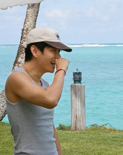 AboutMusicYT's tweet photo. Taehyung blesses our day with newly shared photos. https://t.co/N1pCdA84Q3