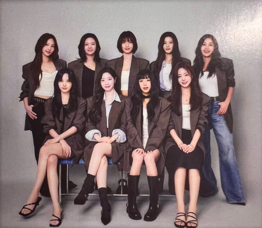 tozakismyoi's tweet image. i find it endearing every time they line up by age in a group photo