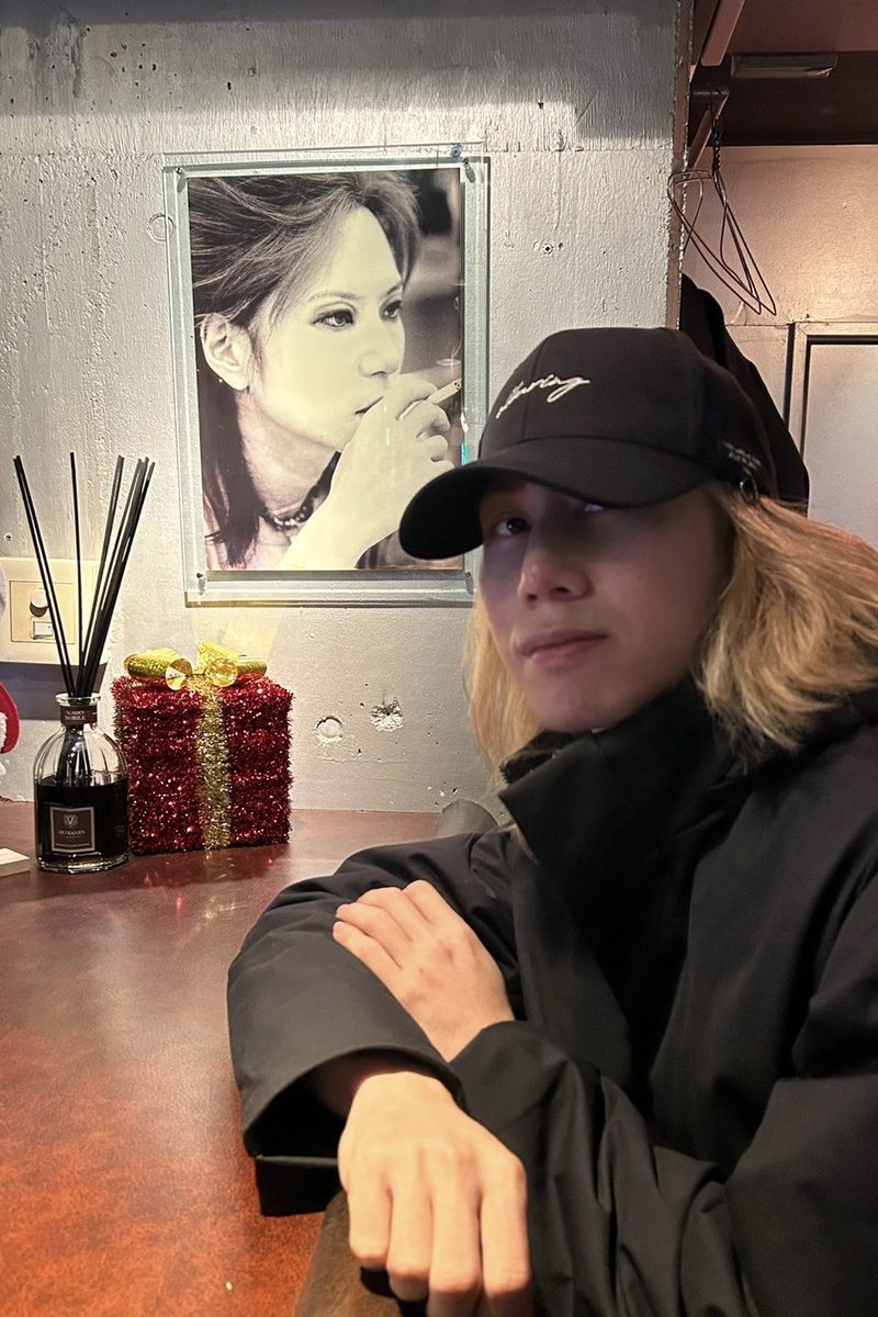 まるでhideさんがまだ隣の席に座ってお酒を飲んでいると感じました。

XtremeのNatsukiさんとX-AtsugiのCindyさん　連れて行って下さってありがとうございました。刺激的な夜でした！

#hide  #hideXJapan  #HidetoMatsumoto