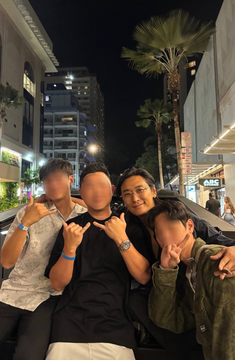 jujihoon_ina's tweet photo. [INFO] 281225 terimakasih banyak buat OP yang udah share ini😭 akhirnya setelah berminggu-minggu hilang tanpa kabar lalu muncul dengan wajah yang lebih fresh🥰 terpantau juji masih betah rambut gondrong 🤭

📸 Instastory hawaii_friend 

#JuJiHoon 
#주지훈 https://t.co/KmuHgDFYTV