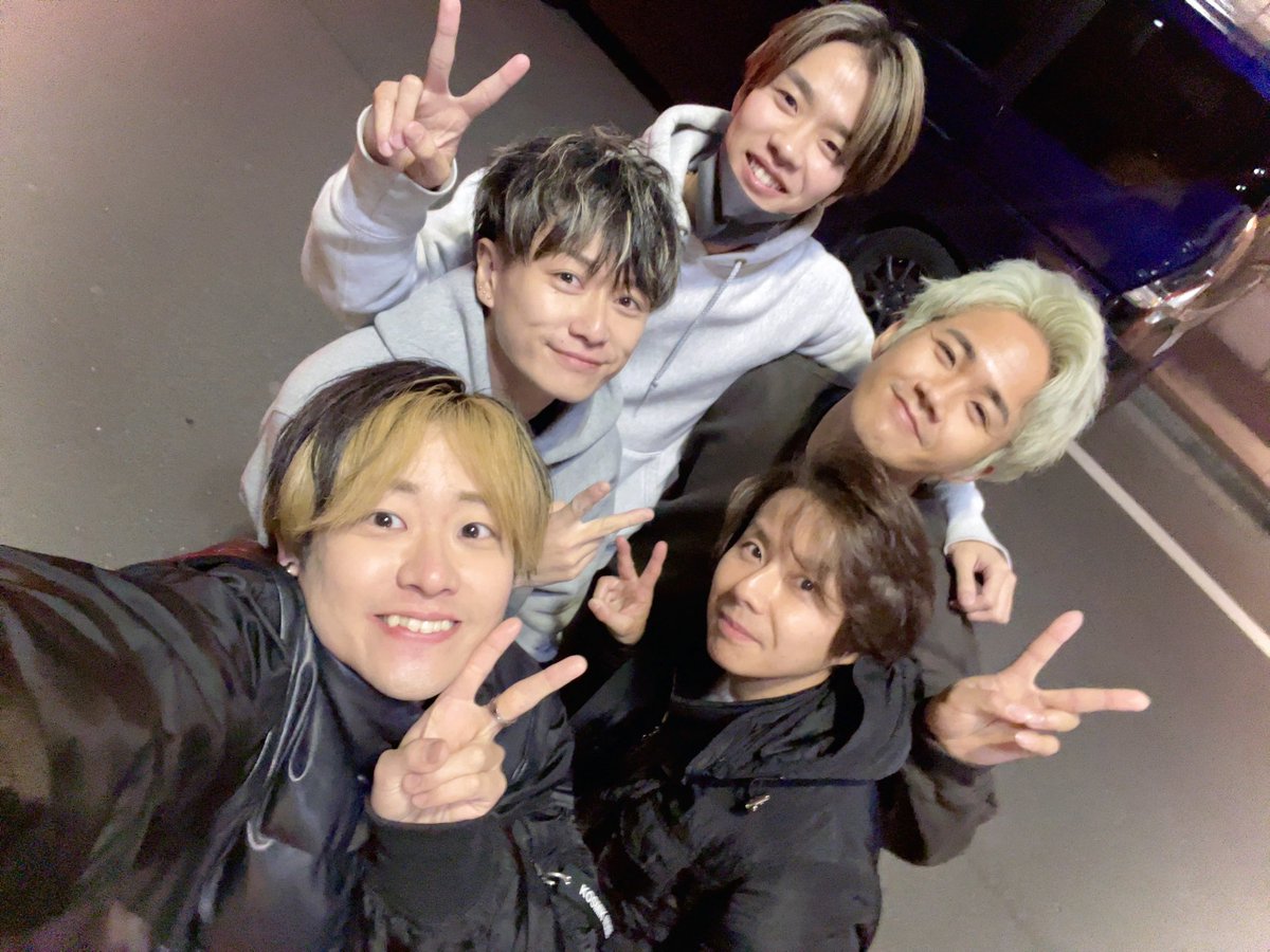 sasayamataiyo's tweet photo. 第2章閉幕！
以上、僕たち！！
マイクアローンでしたっ！！

剛輝、ここまでマカロンを
大きくしてくれてありがとう🤝
本当にお疲れ様でした！！
行けるとこまで行ってやれ〜🚌💨

皆様今年も本当にありがとうございました✨
また来年！良いお年を😉 https://t.co/3x9R1t3aDR