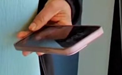 Guru_Merc's tweet image. I went back and reviewed @nickshirleyy video alongside photos from the actual locations. Once you line everything up, the story changes.

At Quality Learning Child Care, the hours are posted right on the door. 2:00 PM to 10:00 PM.
In the video, the visit happens before 2:00 PM.…