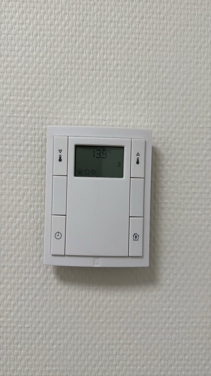 Sporthal de Slag staat er al een tijdje, maar de <a href="/gemhardenberg/">Gemeente Hardenberg</a> denkt dat er rond kerst en oud en nieuw niks is gepland. Terwijl er vanaf begin al toernooien worden gehouden, maar dan verwarming wel op vakantiestand #standjekoud #verkeerdebesparing