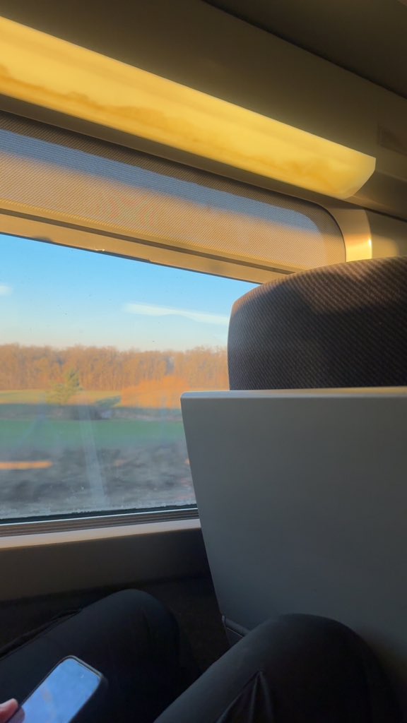 كُـل الـتـفـاصيل عـلى الـبـال
واحـلى التـفاصيل عـلى الـبـال