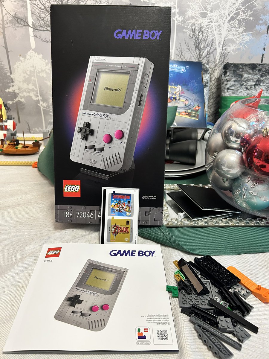 Marco_willo5's tweet photo. Relaxing day reliving my youth building this @LEGO_Group @NintendoUK Gameboy, probably one of the most realistic sets I’ve seen, will look great displayed with my proper Gameboy I’ve still got from when I was a kid https://t.co/wOhDVp5M3Y