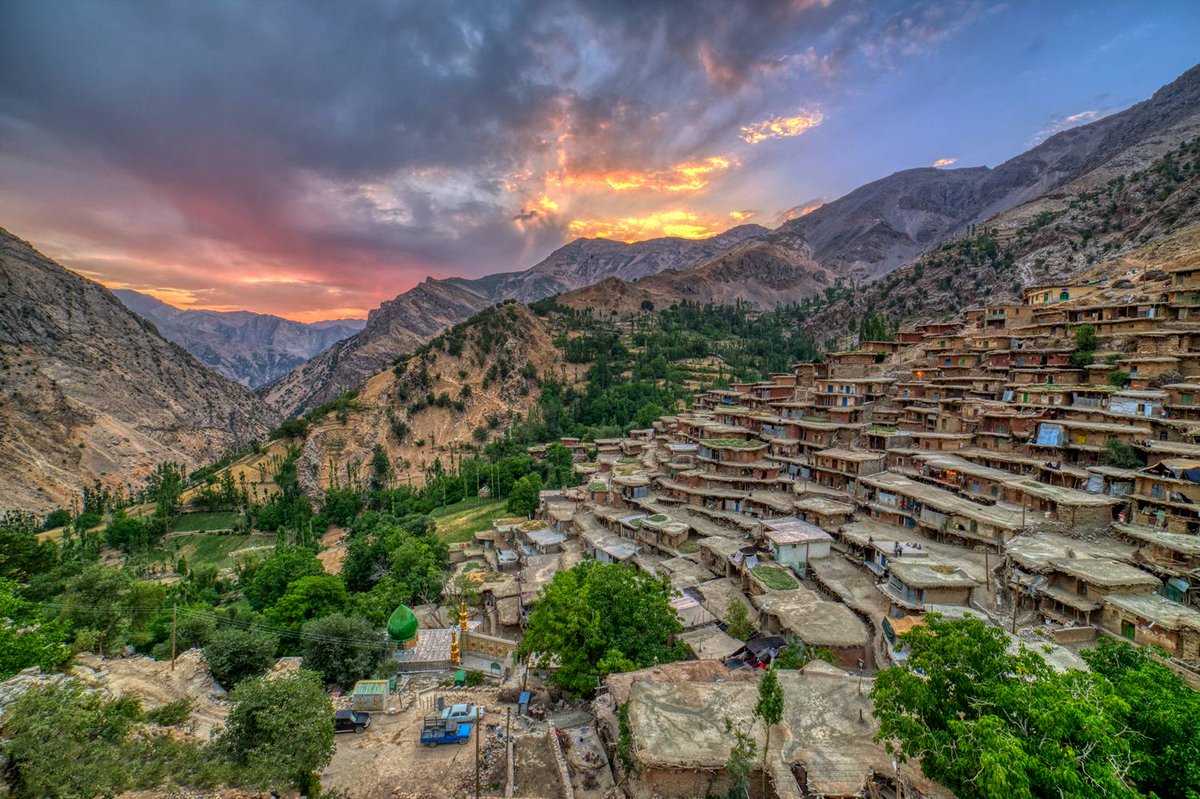 Chb_cthh's tweet photo. روستای پله کانی سرآقا سید 
ثبت آثار ملی ایران 
#کوهرنگ 
#چهارمحال وبختیاری https://t.co/1ZcHTb0gbC