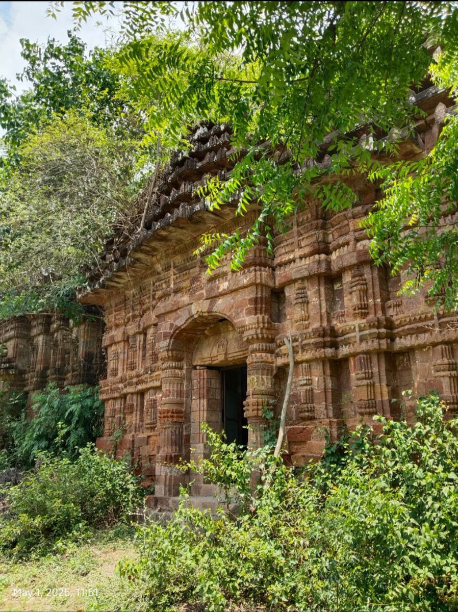 ElectionDynamix's tweet photo. This ancient temple is in the historic Mahurigada or current Mohuda in Berhampur city of Odisha. Restoration of the temple &amp; establishment of the Mahurikalua Zoological Park can transform the tourism potential of Ganjam. 
@odisha_tourism @Ganjam_Admin @SidhantBJP @kanilkumarbjp https://t.co/BIrVDBDoap