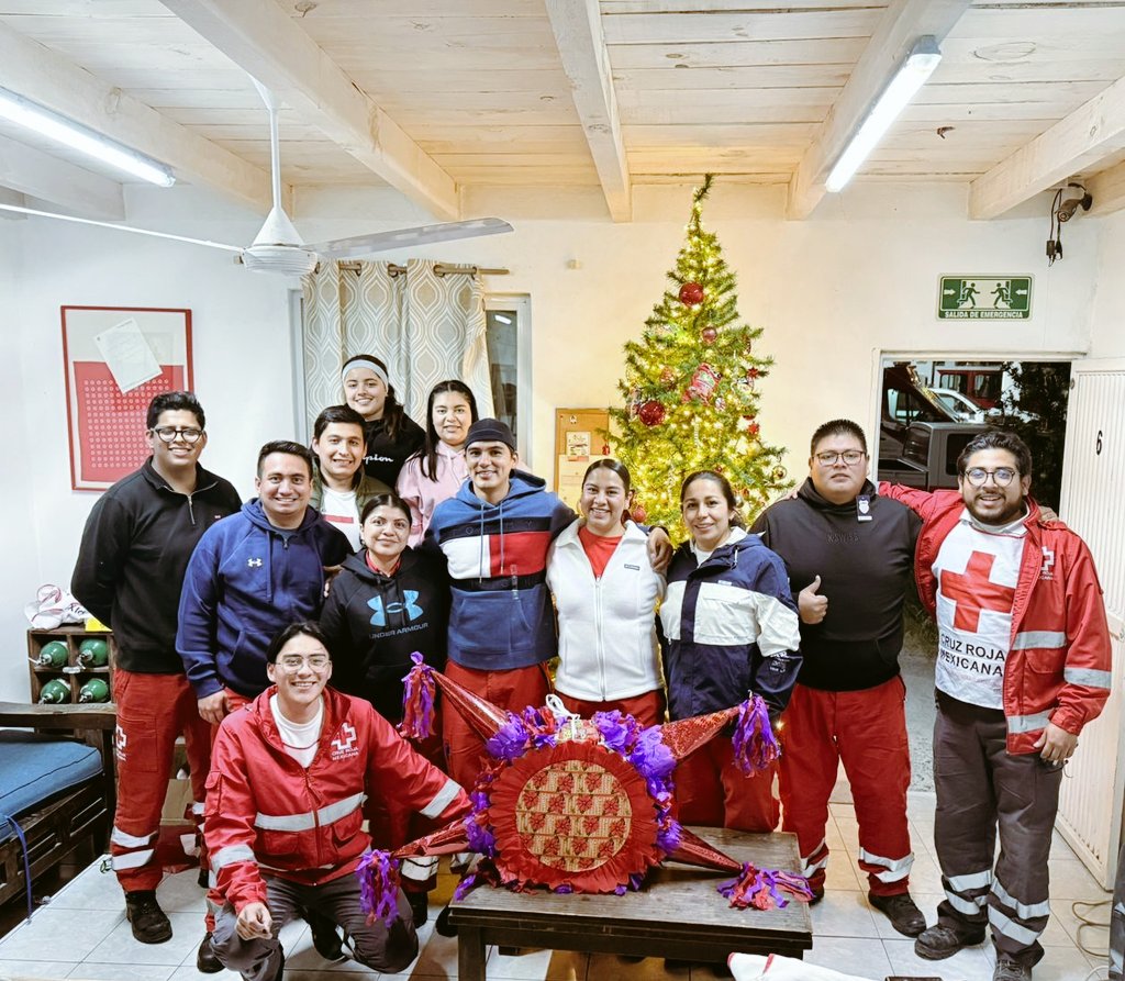paolatapiag28's tweet photo. Intercambio Navideño 🎄✨️ https://t.co/BcIa2ei4xw