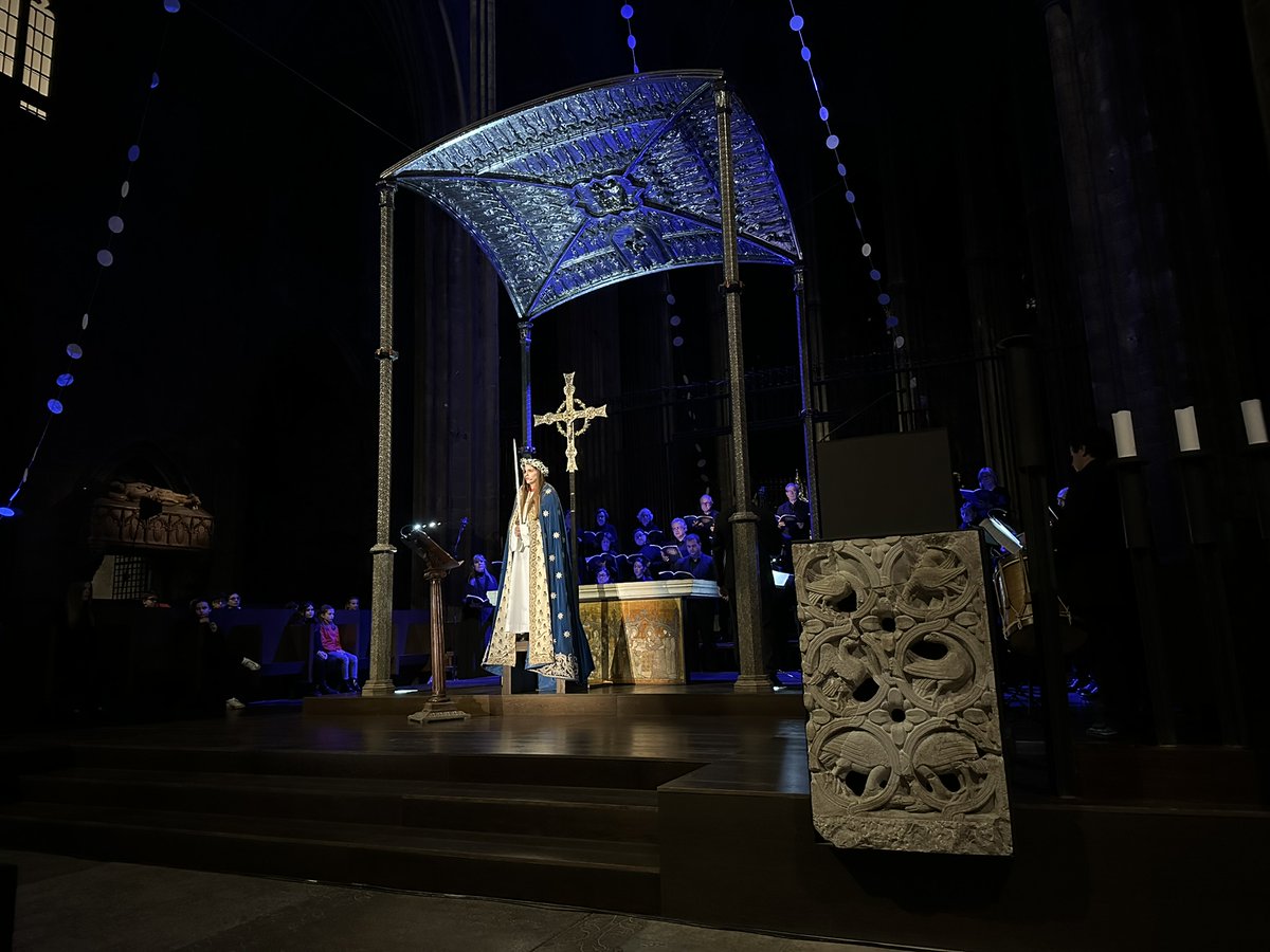 ParramonPere's tweet photo. Cites sensacionals d'aquestes festes a Girona: el Concert de Nadal dels @AmicsMdA a l'Auditori Josep Irla de la @gencat a Girona, el Cant de la Sibil·la a la @CatedralGirona i els @elspastoretsgi al @teatre_gi (fotografia de Valentí Calero). https://t.co/hDhbfTty1O