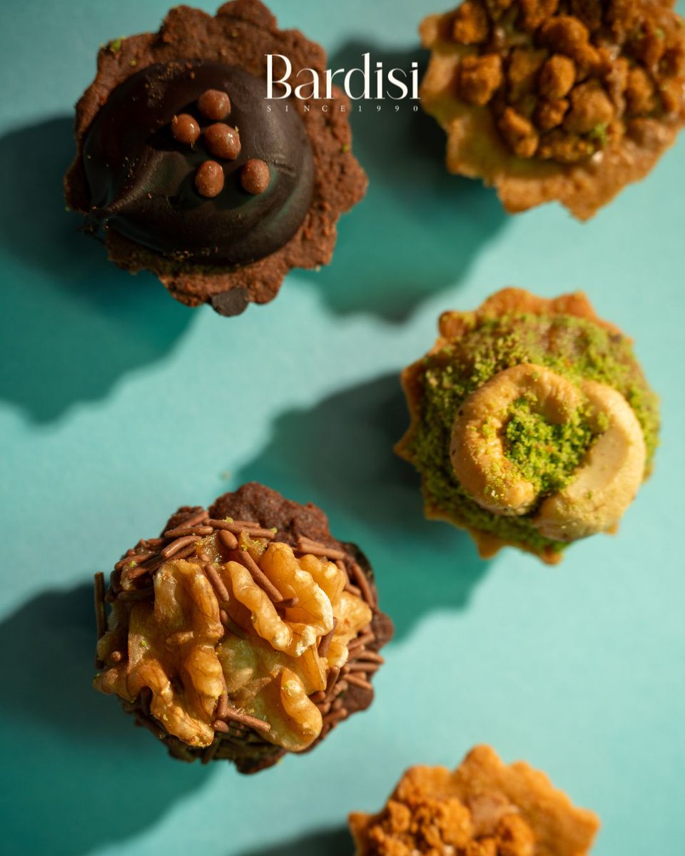 Bardisisweets's tweet photo. قوام غني… ونكهة تحاكي الفخامة ✨

متخصصون في صناعة الحلويات الشرقية والغربية بأجود المكونات
 نحرص أن تكون كل لقمة تليق بذائقتك الرفيعة
الجودة عندنا قيمة قبل ما تكون سعر

#حلويات_برديسي #برديسي 
#حلويات_طيبة_برديسي_إخوان #طيبة_برديسي https://t.co/TedR6fjNQI