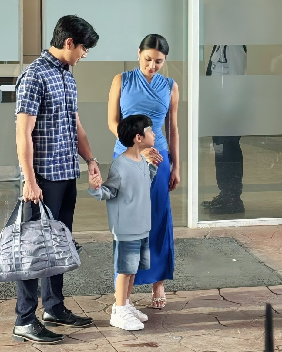 shipperpage__'s tweet photo. OMG! Angelo with Mommy Mara and Daddy Anton ❤️✨ 

#CallMeMother | Nadine x River https://t.co/AluteuMJ7Q
