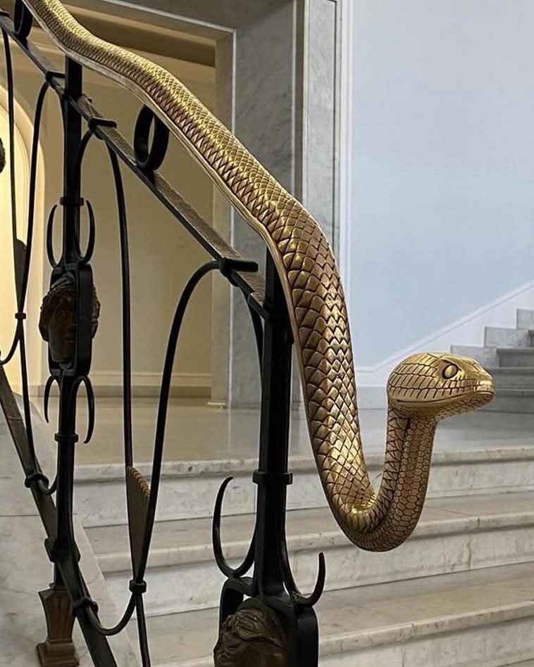 HerodotusWave's tweet photo. A bronze railing in the form of a snake, main hall of the Sejm, the lower house of the Polish parliament, in Warsaw designed by the architect Bohdan Pniewski. https://t.co/taiK12QIIc