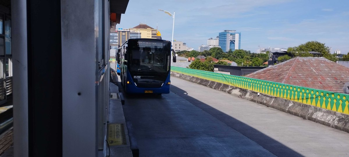 NJZ's (NewJeans) Danielle reported that she joined the Transjakarta operator, Mayasari Bakti