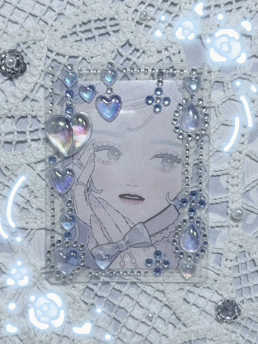 nuii__5432's tweet image. 巴 ゆも様のグッズをお迎えいたしました🎄✨ホリデーコレクションテーマのイラストを楽しみにしておりましたので、たくさん見られて幸せです🤍グッズも全て可愛らしくて、お迎えできてとても嬉しいです🥹💕
僭越ながら、またトレカデコもさせていただきました…🫧4枚目は御本の感想です…！🙇‍♀️