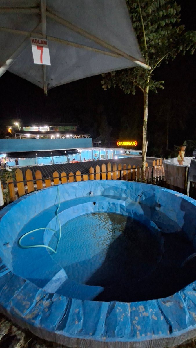 cutebear16_'s tweet photo. berendam air panas di pacet https://t.co/KPKss2mGUY