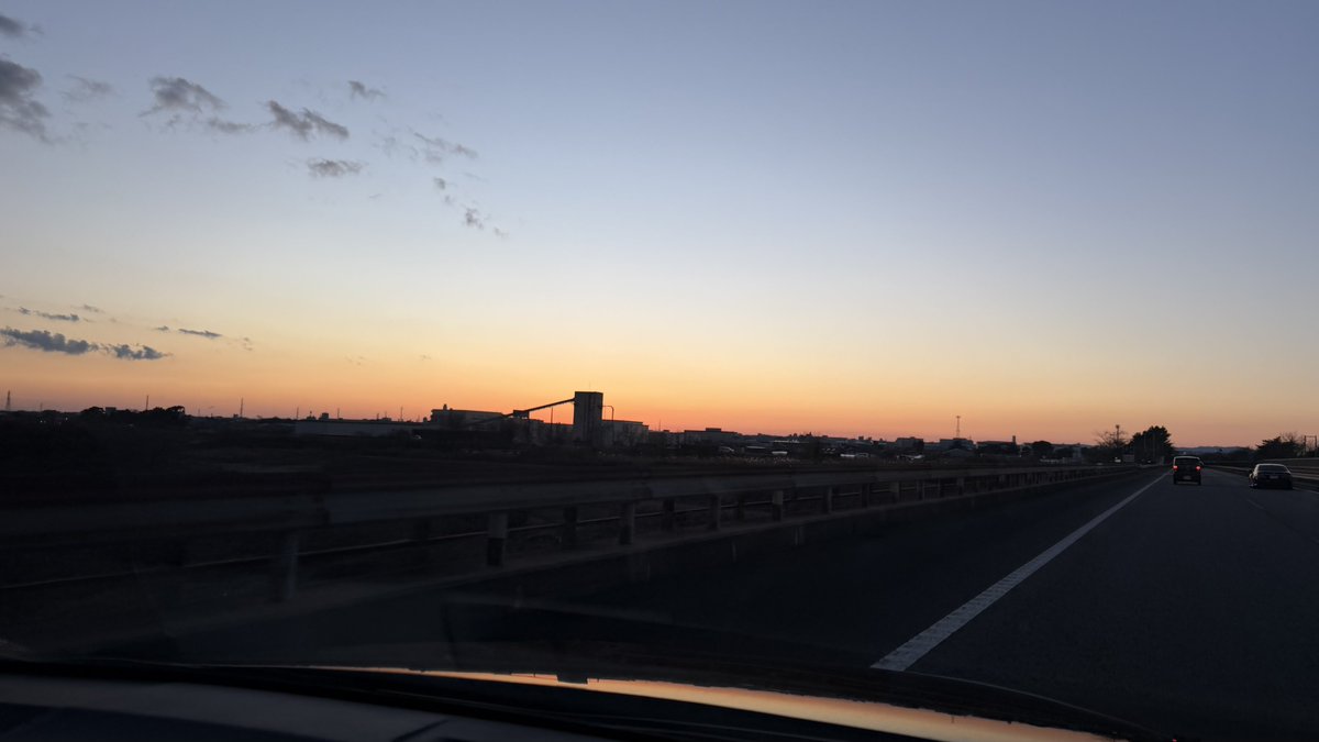 急遽年内最後の撮影を大阪でやってやっとこさ帰宅 行きの夕日が綺麗が