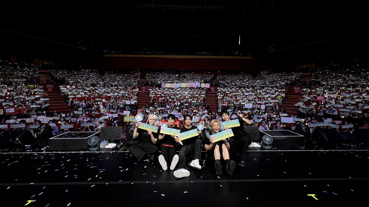 chch_0712's tweet photo. 2025 N.Flying LIVE ‘&amp;CON4 : FULL CIRCLE’ 

Day 1 - Macau

Back in Macau after completing the final puzzle 💚
The start of the delightful &amp;CON4 tour 🥰 https://t.co/N1EzYi2TK2