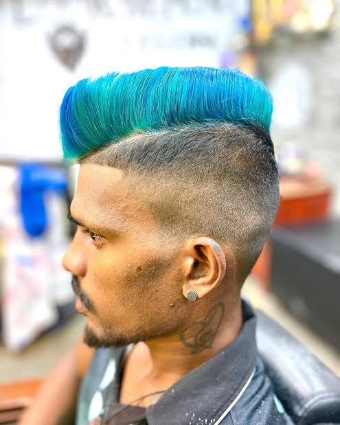 “புள்ளிங்கோ இருக்காங்கோ வேற என்ன வேணும்,” “கும்பலாக சுத்துவோம் ஐயோ அம்மான்னு கத்துவோம், ஏன் கத்துறன்னு கேட்டா வாயிலேயே குத்துவோம்” என பாடல் வரிகள். அவைகளை ஊக்குவிக்கும் சினிமாக் கூத்தாடிகள்.

இந்த ஜாம்பிகளை அழைத்து டிவியில் பேச வைத்த வெட்டிப்பேச்சு talk shows.

“Don’t Worry