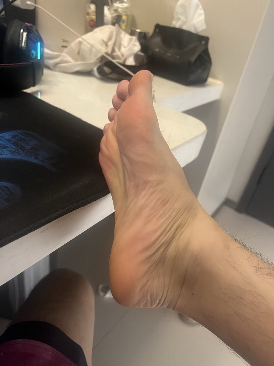 “80斤时候的母狗，太瘦了能是合格的飞机杯吗”
“90斤时候的母狗，真骚啊，你每次全妆脸在我上面摇摆，都好欠操啊！”
“100斤时候的母狗，穿个齐逼小短裙，在这晃荡，你看你的大肉臀”
“110斤时候的母狗，涨了奶子吗，我还是很喜欢埋在胸上操你的，好贱的母狗。”#母狗