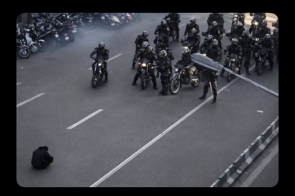 alikarimi_ak8's tweet image. شرافت را نبايد به دست آورد،
آن را فقط نبايد از دست داد.✌🏼

#شرافت 
#همکاری_ملی 
#اتحاد_رمز_پیروزی