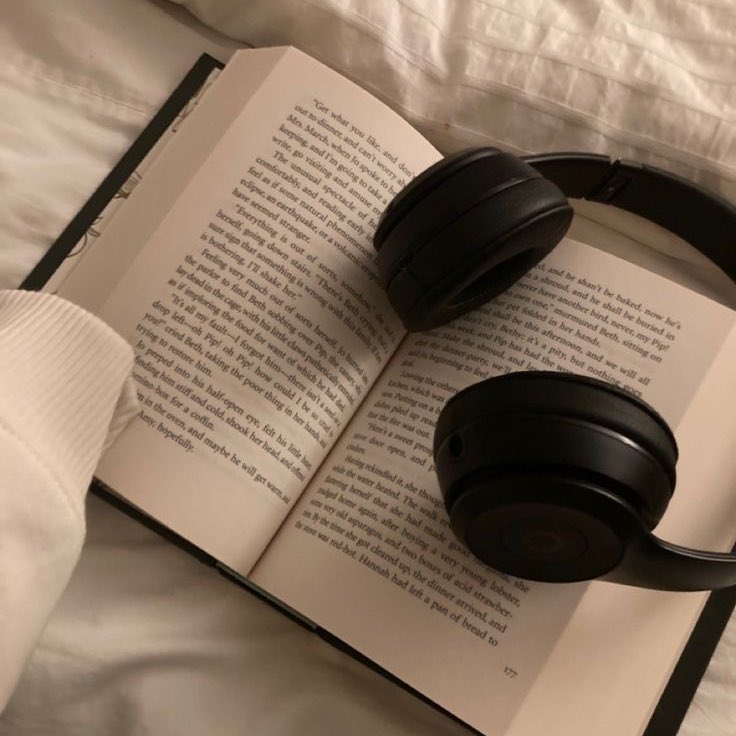 amorvrso's tweet image. hello &amp;gt;&amp;lt; not new but lf moots!!

— aria, 22, she/her
— mostly books, games, movies &amp;amp; more!
— cr: the everlasting by alix e harrow
— i like a lot of things so i twt abt anything and everything!
— interactive (trying to)

like &amp;amp; rt pls &amp;lt;3

[#moothunt #promotwt #booktwt #gamingtwt]